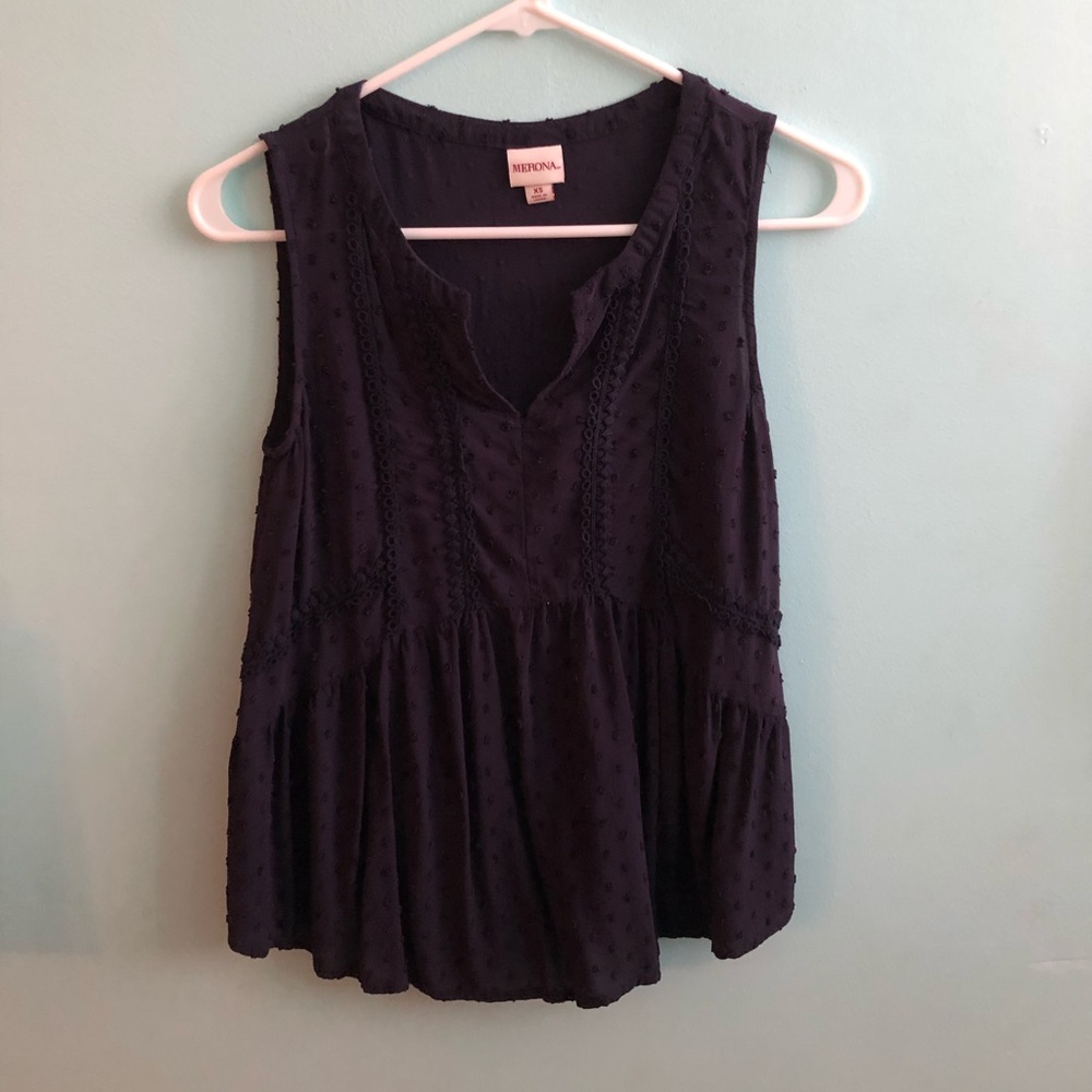 navy blue sleeveless  top